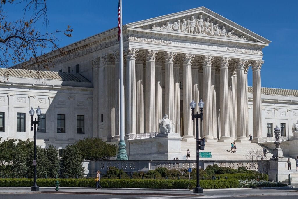 us-supreme-court-building-2225765_1280 Donald Trump Tourism Impact